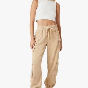 Forever 21 Women’s Corduroy Cargo Jogger Beige Size L New Without Tags